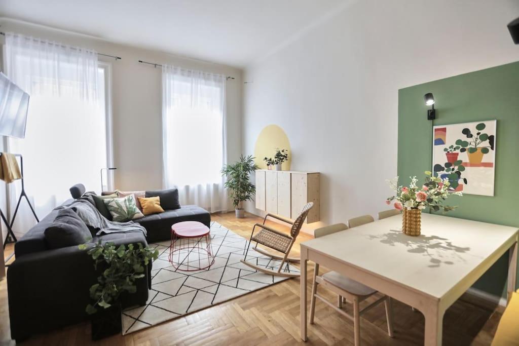Unwind In Style W Sauna Dsgn 2Br Home — Photos 1
